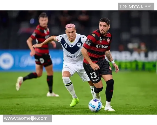 南阿德莱德黑豹迎战阿德莱德联队争夺胜利的激烈对决